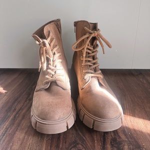 Universal Thread Chunky Heal Chelsea Boots